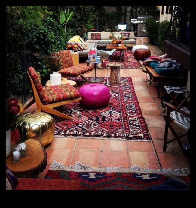 Какви са някои идеи за марокански пуфове за кът за сядане на открито, вдъхновен от бохо?