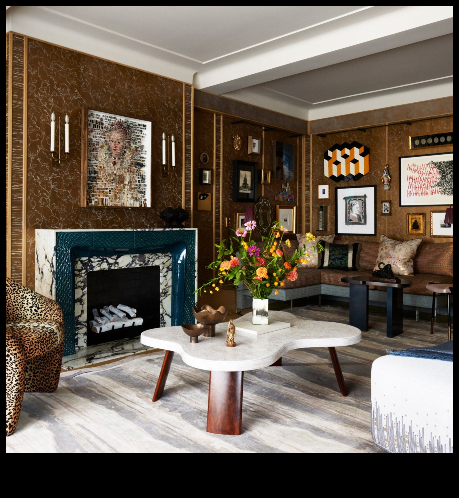 Арт деко наслада: ретро тоалети с вечна геометрия