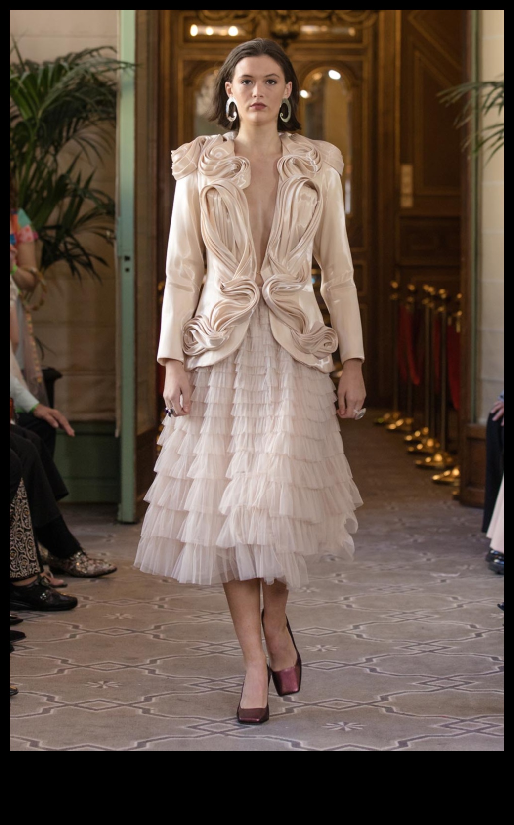 Radiant Runway: Потопете се в светлината на прожекторите на стилното съвършенство