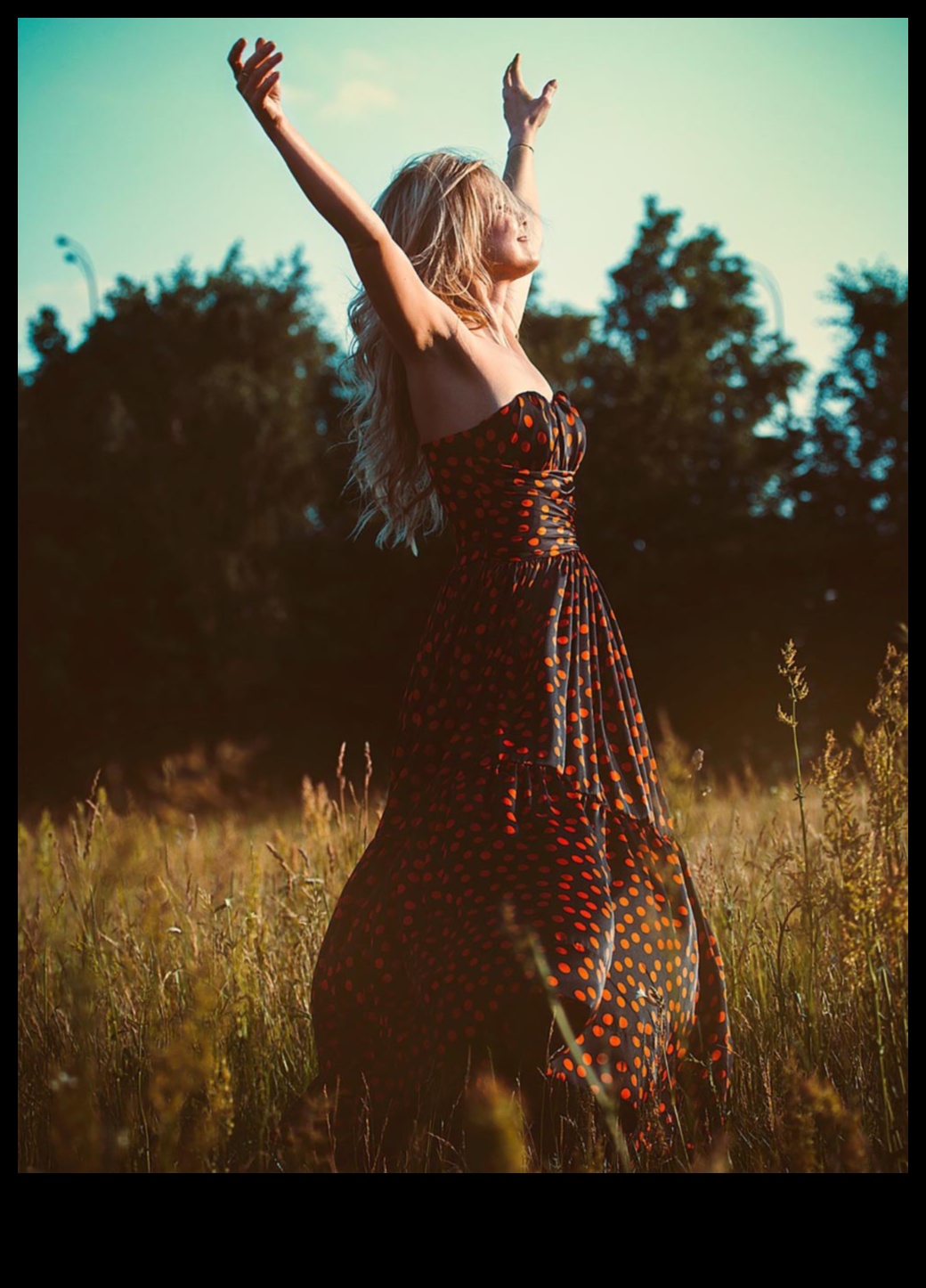 Sunset Splendor: Елегантни летни тоалети за нощен глам