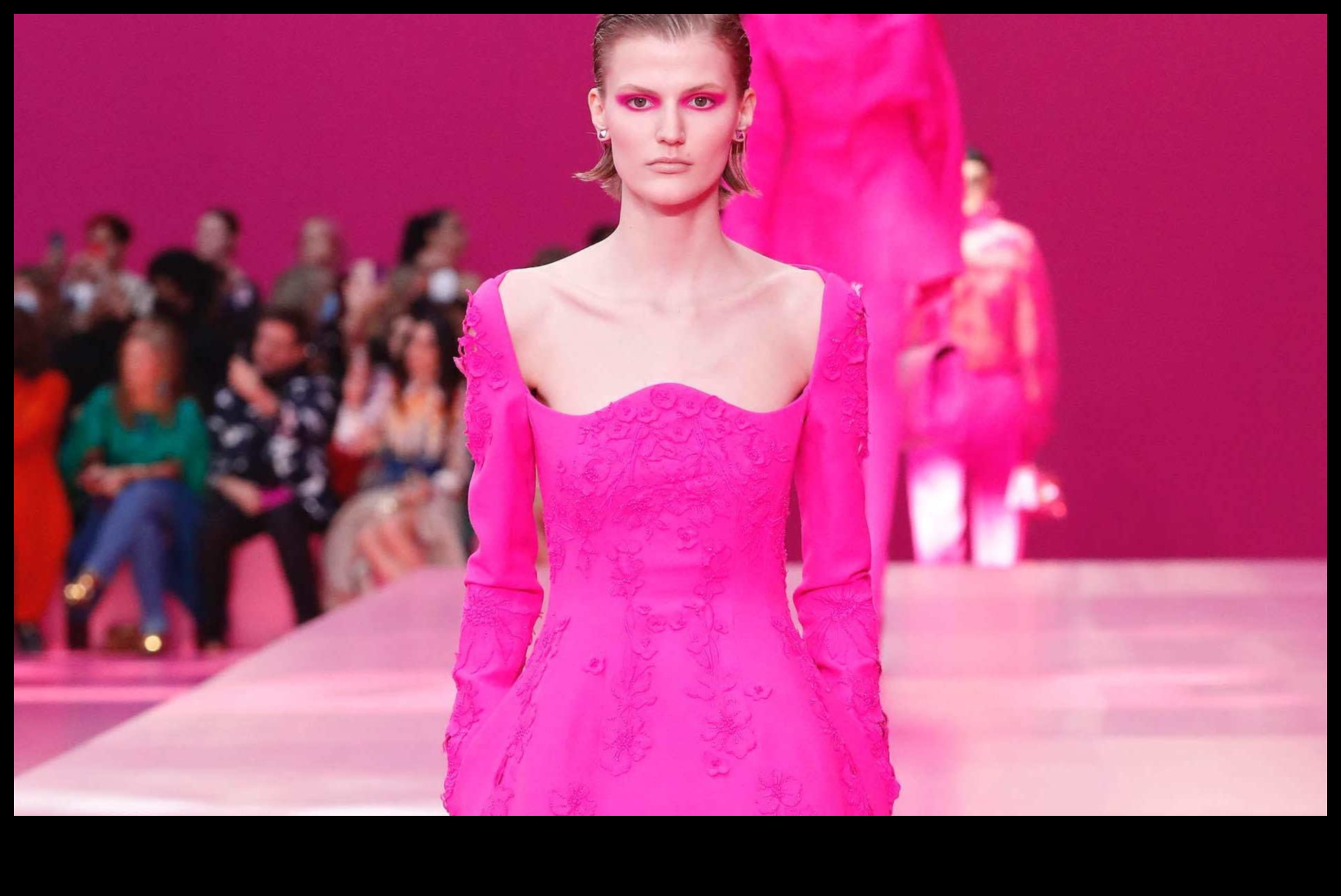 Runway Radiance: Симфония от цветове в модерна хармония